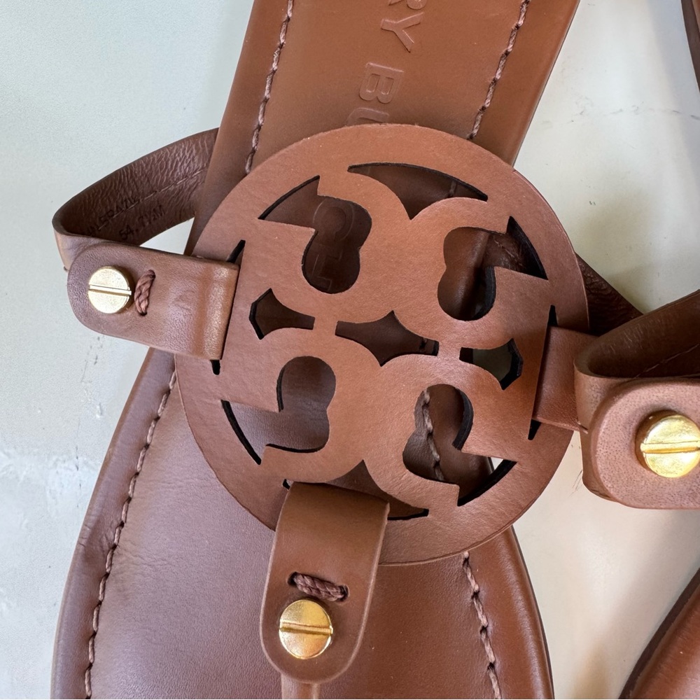 New Tory Burch Brown Leather Miller Sandals Size 7.5 Flat Thong Shoes for Women - Picture 13 of 14